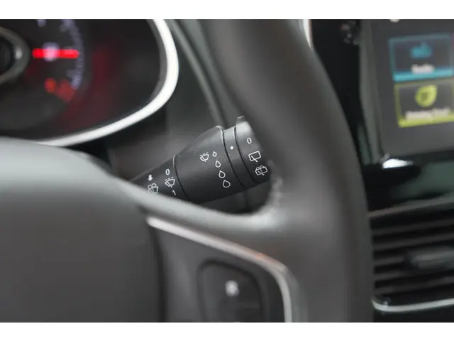 Renault Clio TCe 90 Limited 2018 Benzine 31