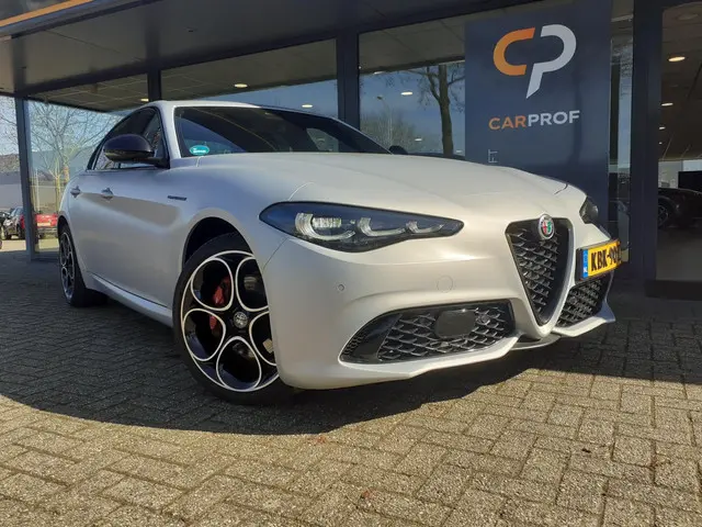 Alfa Romeo Giulia 2.0 Competizione 2023 Benzine 21