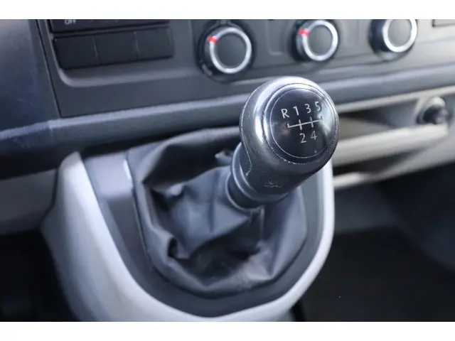 Volkswagen Transporter 2.0 TDI L1H1 Economy 2018 Diesel 12