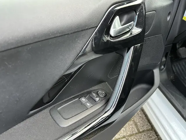 Peugeot 208 1.2 Blue Lion 82 PK 2018 Benzine 12