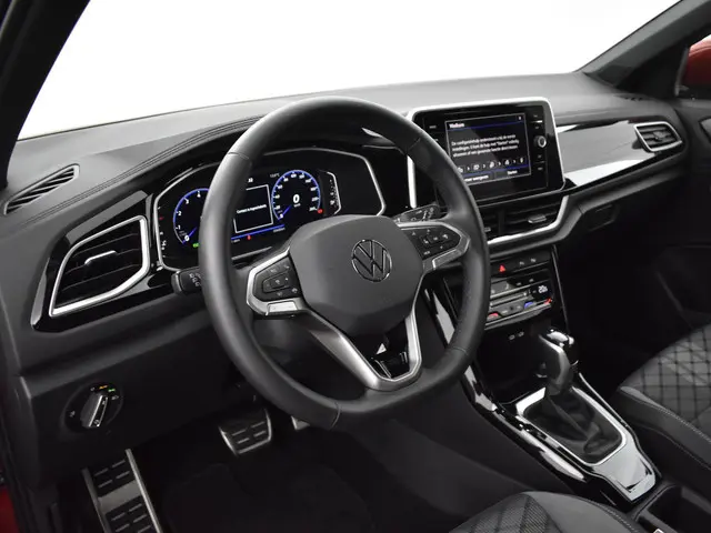 Volkswagen T-Roc 1.5 Tsi 150pk DSG R-Line 2024 Benzine 13