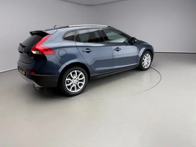 Volvo V40 Cross Country 1.5 T3 Polar+ Luxury 2019 Benzine 2