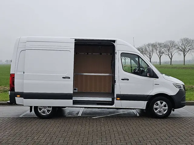 Mercedes-Benz eSprinter 320 2024 Elektrisch 16