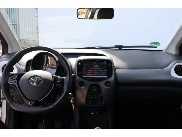 Toyota Aygo 1.0 VVT-i x-play 2019 Benzine 17