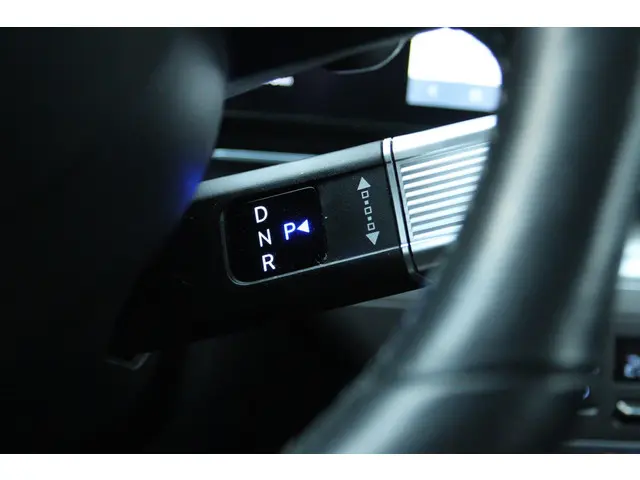 Hyundai Kona ELECTRIC PREMIUM 65.4 kWh 2023 Elektrisch 24