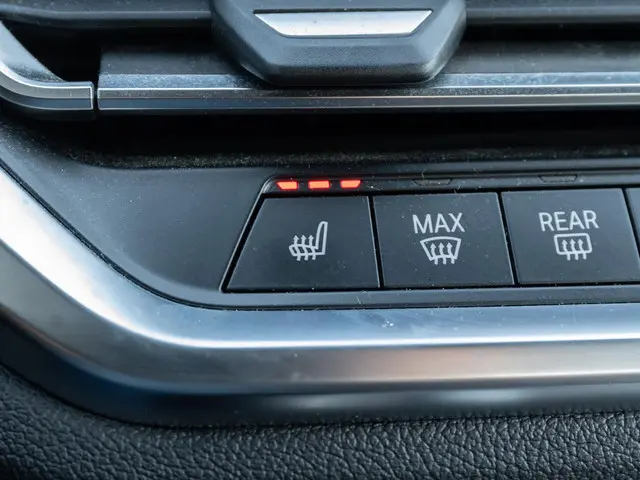 BMW 3 Serie 330i High Executive Edition 2019 Benzine 16