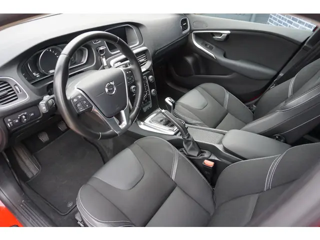 Volvo V40 T2 Nordic+ 2016 Benzine 4