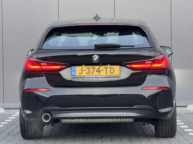 BMW 1 Serie 118i Executive Edition M 2020 Benzine 16