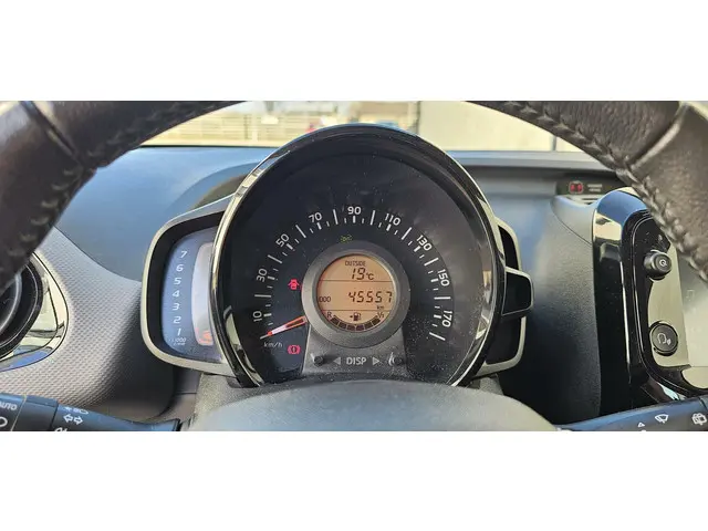 Peugeot 108 1.0 e-VTi Allure 2021 Benzine 17