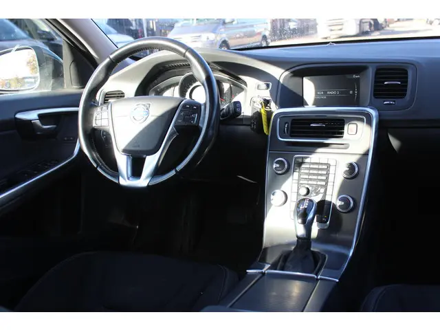 Volvo V60 1.6 D2 Automaat Momentum 2014 Diesel 4