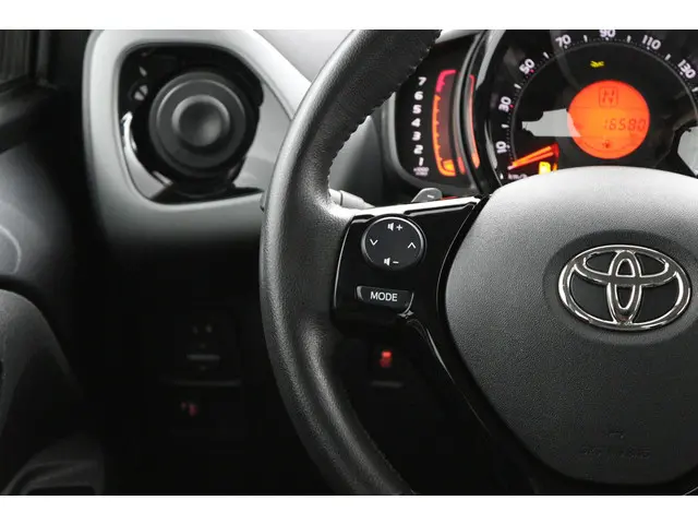 Toyota Aygo 1.0 VVT-i x-play 2021 Benzine 19