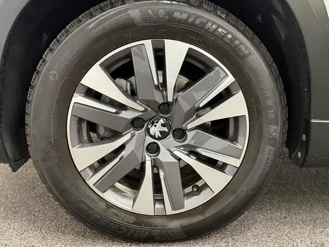 Peugeot 2008 1.2 PureTech Allure 2019 Benzine 33