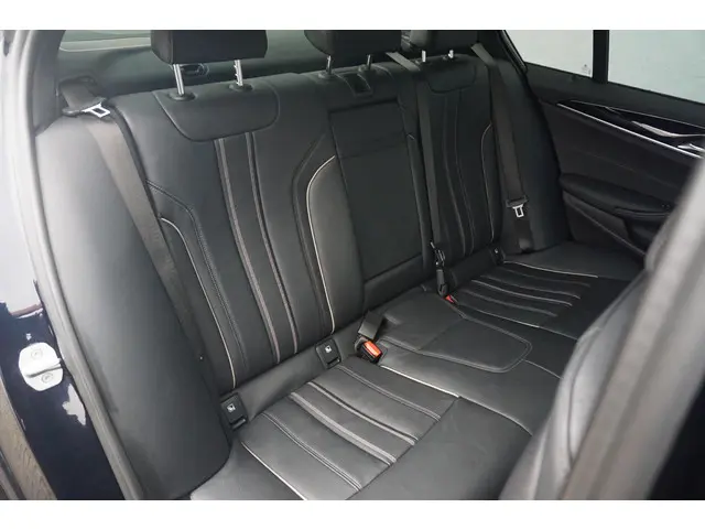 BMW 5 Serie Sedan M550i xDrive 2021 Benzine 10