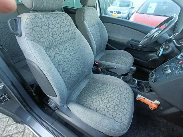 Opel Corsa 1.4-16V CRUS CONT/NAP/NAVI/TREKHAK 2012 Benzine 16