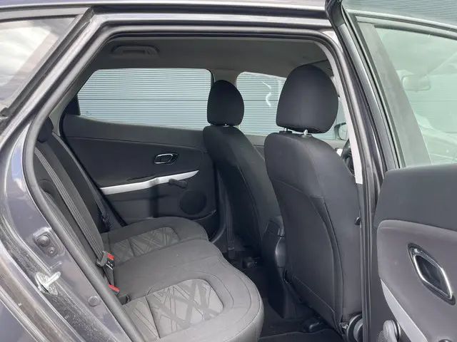 Kia cee'd 1.6 GDI First Edition 2016 Benzine 12