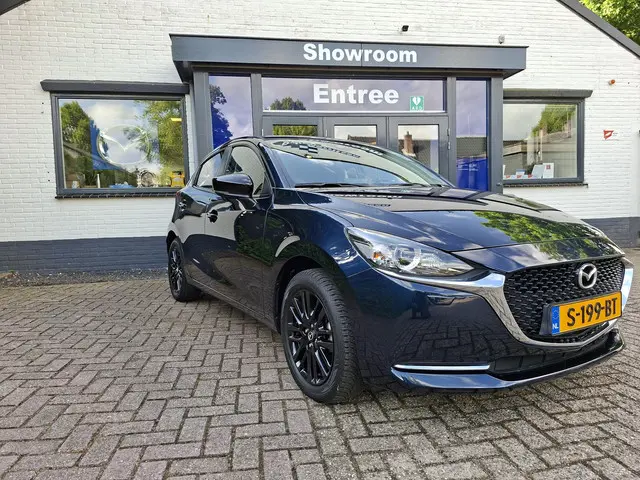 Mazda 2 3