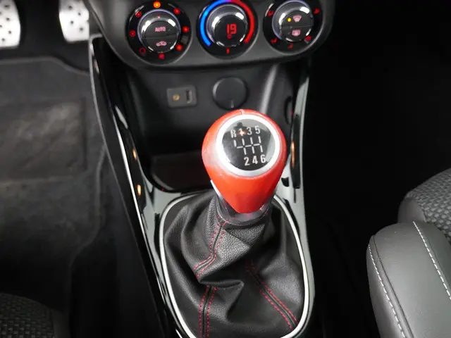 Opel ADAM 1.4 Turbo S 150pk 2015 Benzine 21