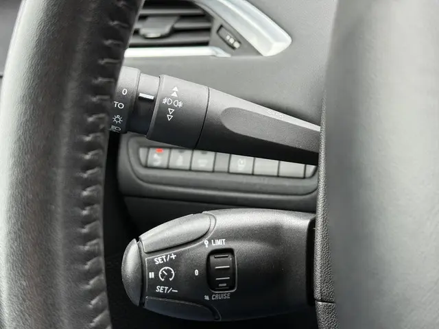 Peugeot 208 1.2 PureTech Allure 2015 Benzine 21