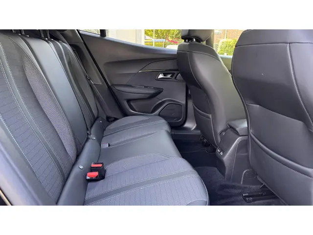 Peugeot e-2008 EV Allure Pack 50 kWh 2022 Elektrisch 14