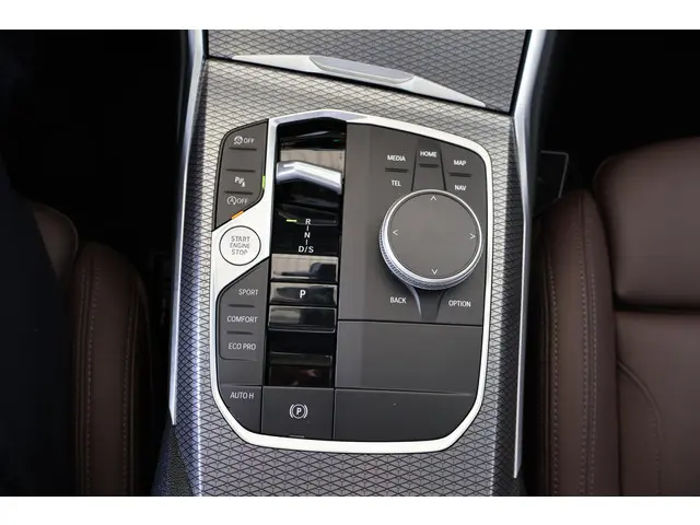 BMW 3 Serie Touring 318i 2024 Benzine 21