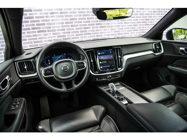 Volvo V60 2.0 B4 Plus Dark 2023 Benzine 11
