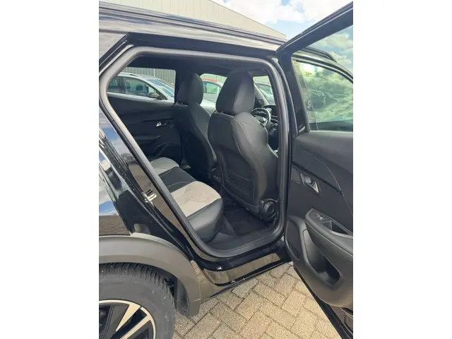 Peugeot e-2008 EV GT 50 kWh 2020 Elektrisch 12