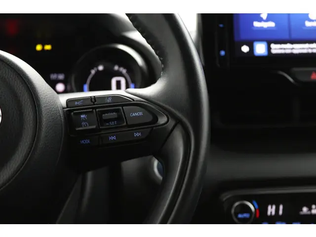 Toyota Yaris 1.5 Hybrid Executive 2022 Hybride Benzine 21