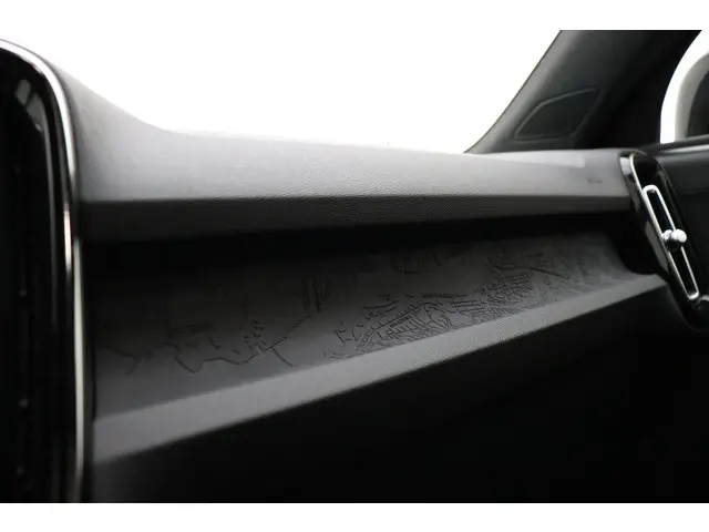 Volvo XC40 Recharge Core 70 kWh 2022 Elektrisch 28