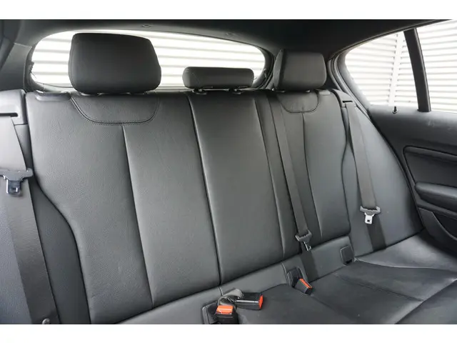 BMW 1 Serie 118i 2019 Benzine 10
