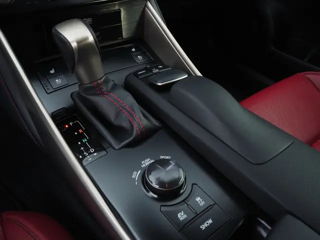 Lexus IS 300h F Sport Line 2014 Hybride Benzine 21