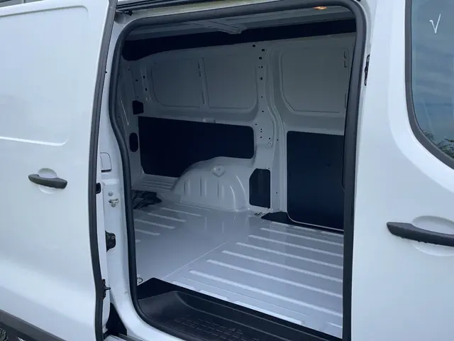 Toyota ProAce Worker 2.0 D-4D Live Long 2023 Diesel 17