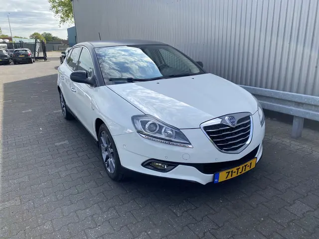 Lancia Delta 1.4 M.air Silver 2012 Benzine 15