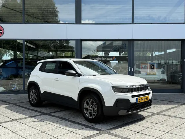 Jeep Avenger Longitude 54 kWh Aut. 2024 Elektrisch 2