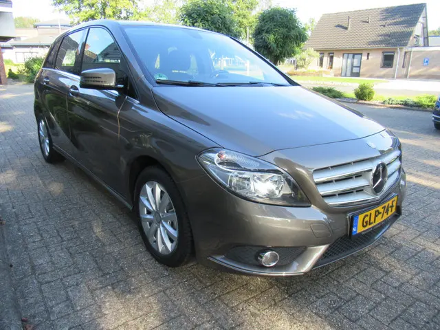 Mercedes-Benz B-Klasse 180 Automaat 2012 Benzine 8