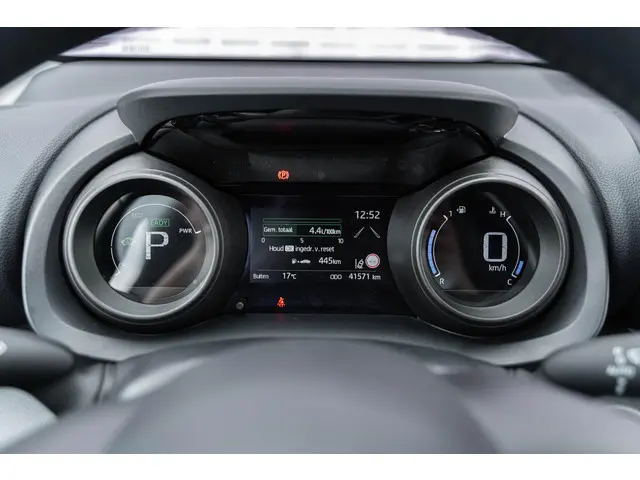 Toyota Yaris 1.5 Hybrid Dynamic 2021 Hybride Benzine 29