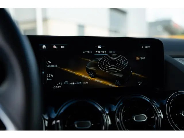 Mercedes-Benz GLA 180 Business Line 2023 Benzine 40
