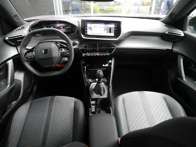 Peugeot 2008 1.2 PureTech 100 Allure 2024 Benzine 9