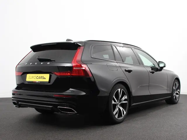 Volvo V60 2.0 B4 R-Design 2022 Benzine 6