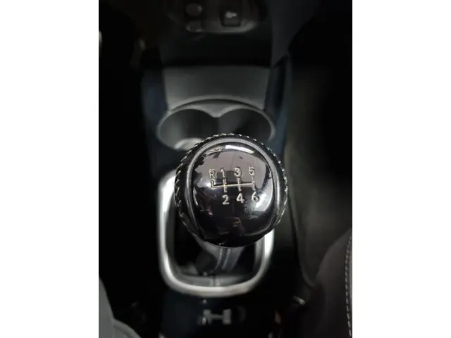 Toyota Yaris 1.3 VVT-i Dynamic Bi-Tone 2016 Benzine 16