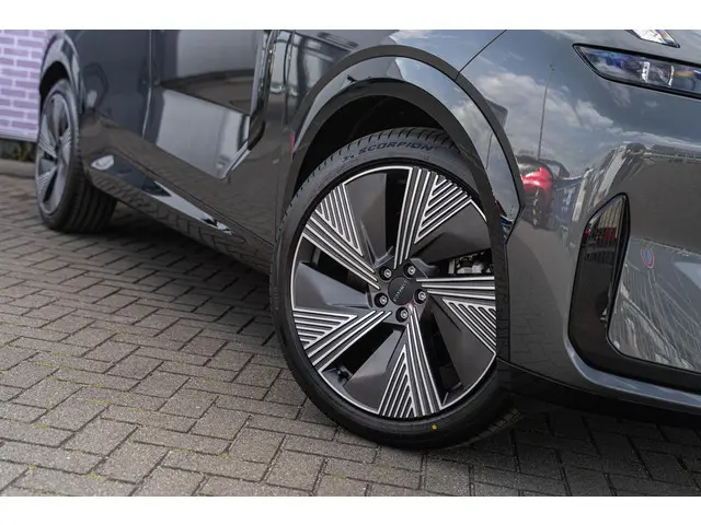 Lynk & Co 08 1.5 More 2025 Hybride Benzine 14