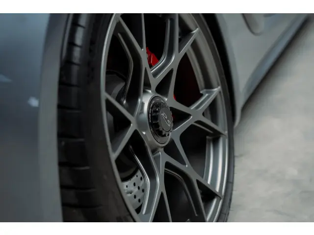 Porsche 718 Spyder RS 2024 Benzine 25