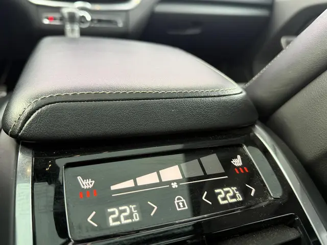 Volvo XC60 2.0 T6 AWD R-Design 2018 Benzine 17