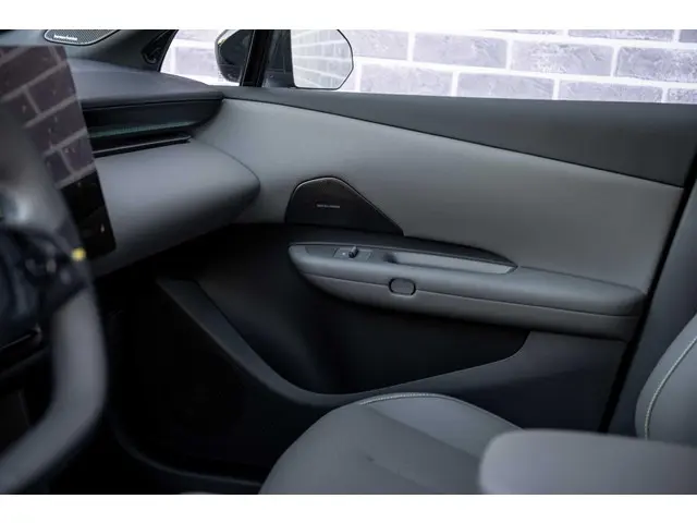 Lynk & Co 02 More 66 kWh 2025 Elektrisch 31