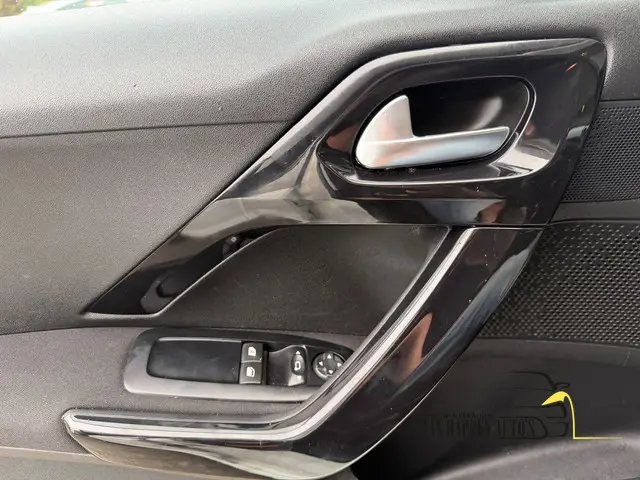 Peugeot 208 1.2 VTi Allure 2014 Benzine 19