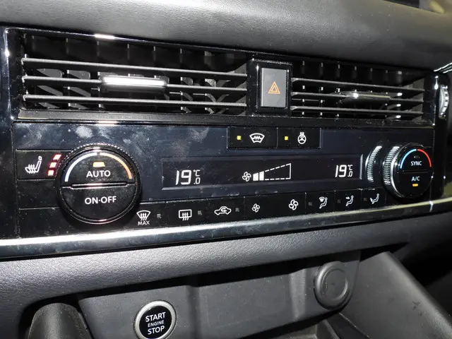 Nissan QASHQAI 1.3 MHEV N-Connecta Design 2023 Benzine 6