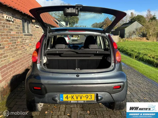 Peugeot 107 1.0 Envy Zeer mooi! Lage kmstand 2013 Benzine 8