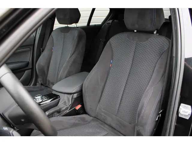 BMW 1 Serie 118i M Sport 2018 Benzine 3