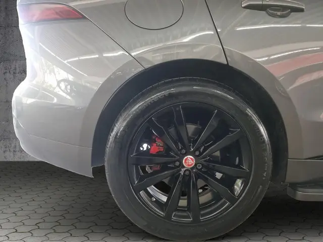 Jaguar F-PACE 3.0 S/C S AWD 35t 2018 Benzine 26