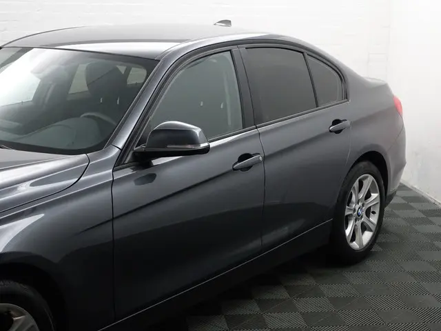 BMW 3 Serie 328i High Executive Aut- 2013 Benzine 30