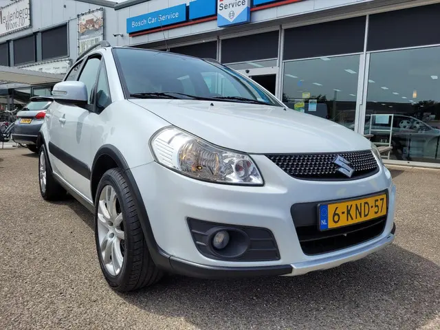 Suzuki SX4 1.6 Executive 2013 Benzine 13